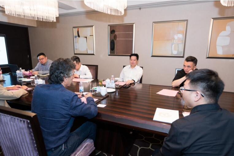 集團黨委副書記、副董事長、總經理楊川會見維尼奧拉藝術研究中心創始人皮耶羅·洛卡瑟卡教授一行