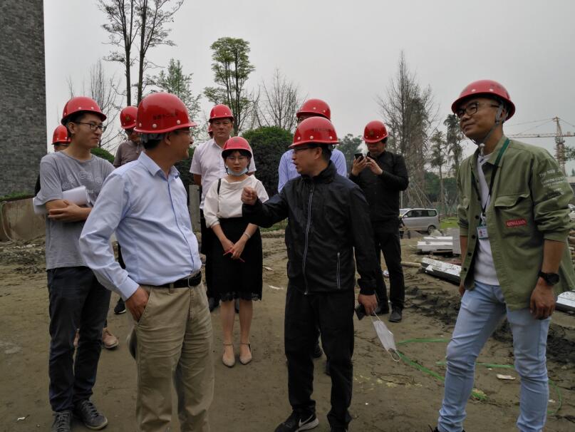 尊龍凱時集團領導檢查金牛賓館工程推進工作