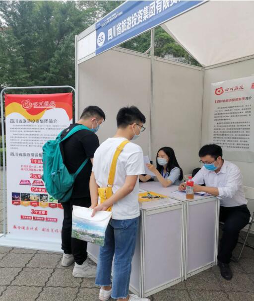 尊龍凱時集團前往西華大學舉行校園招聘活動