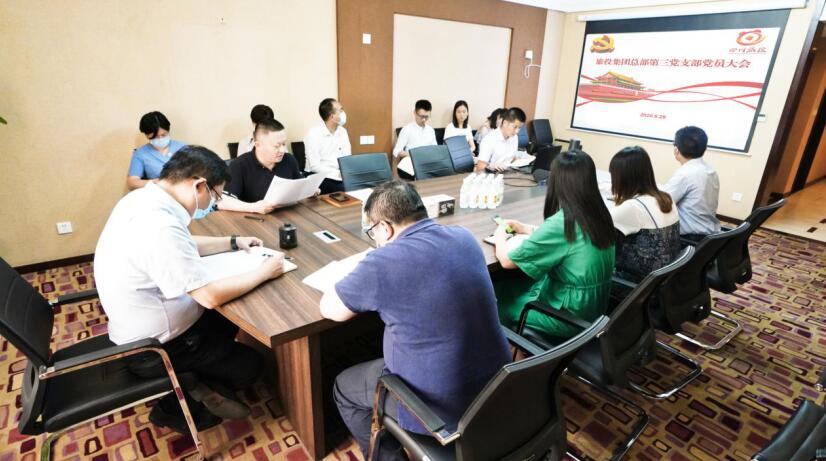 “擔使命、找差距、抓落實、做群眾身邊的好黨員”