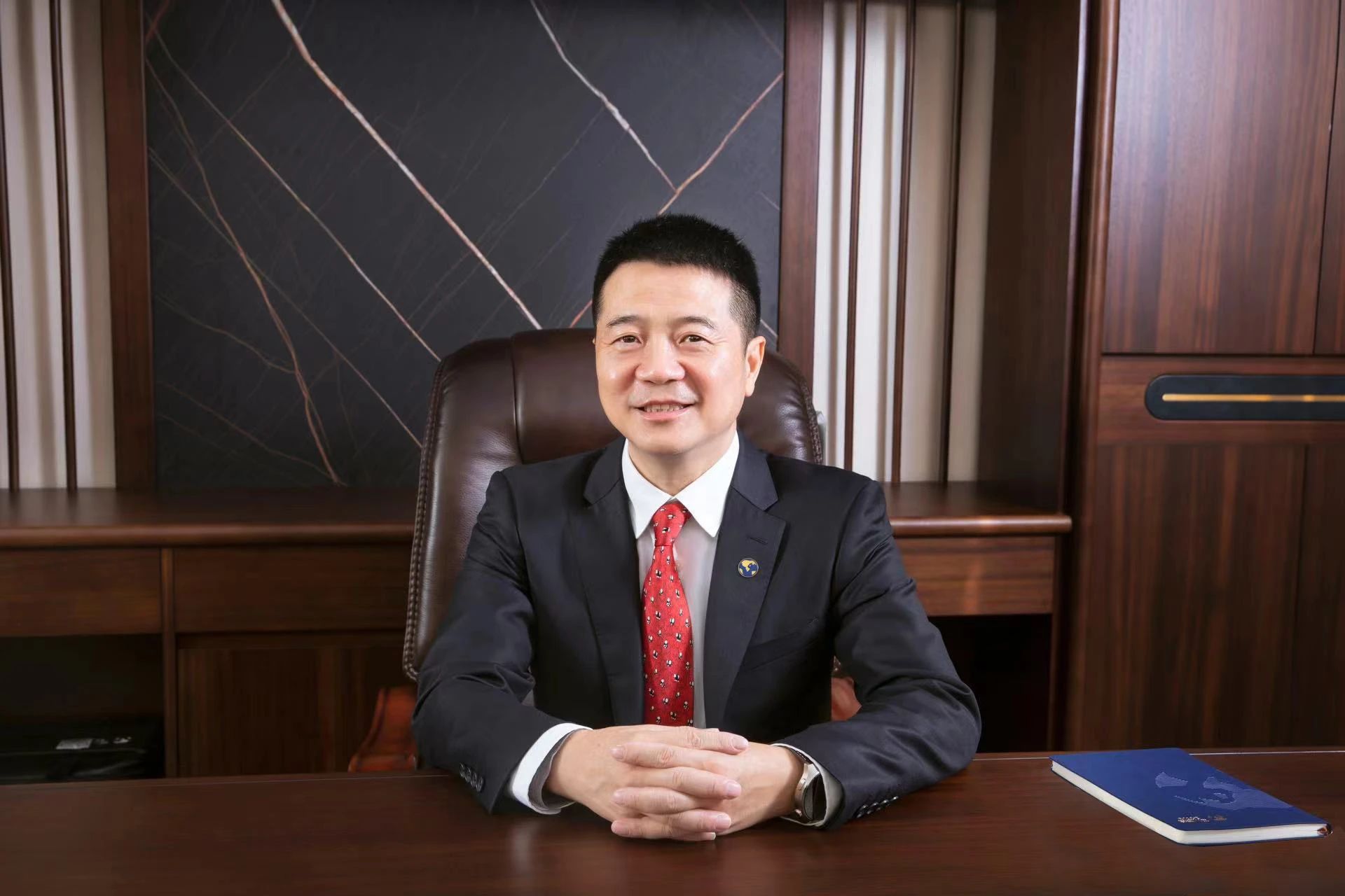 勇?lián)率姑?共赴新征程: 四川省尊龍凱時集團游勇董事長新年賀詞