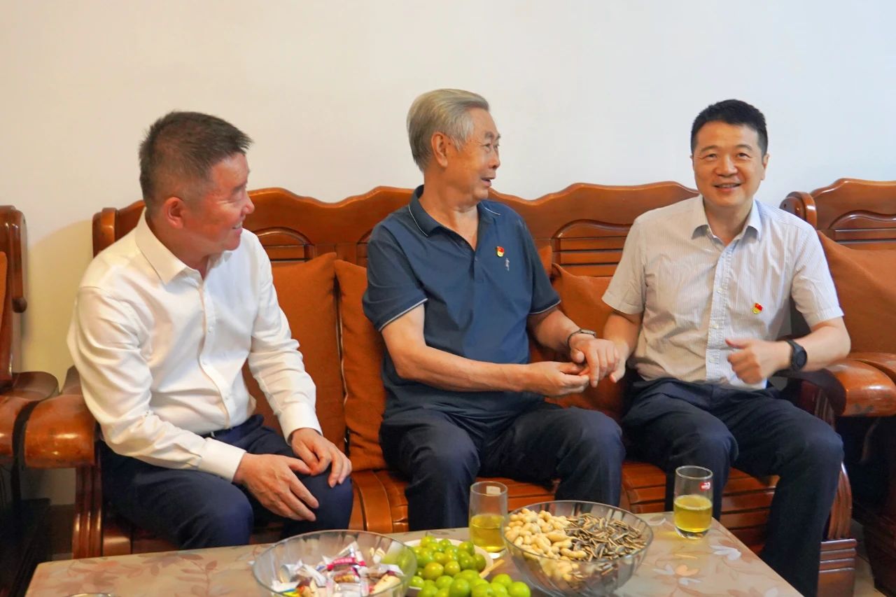 省尊龍凱時集團黨委書記、董事長游勇開展“七一”走訪