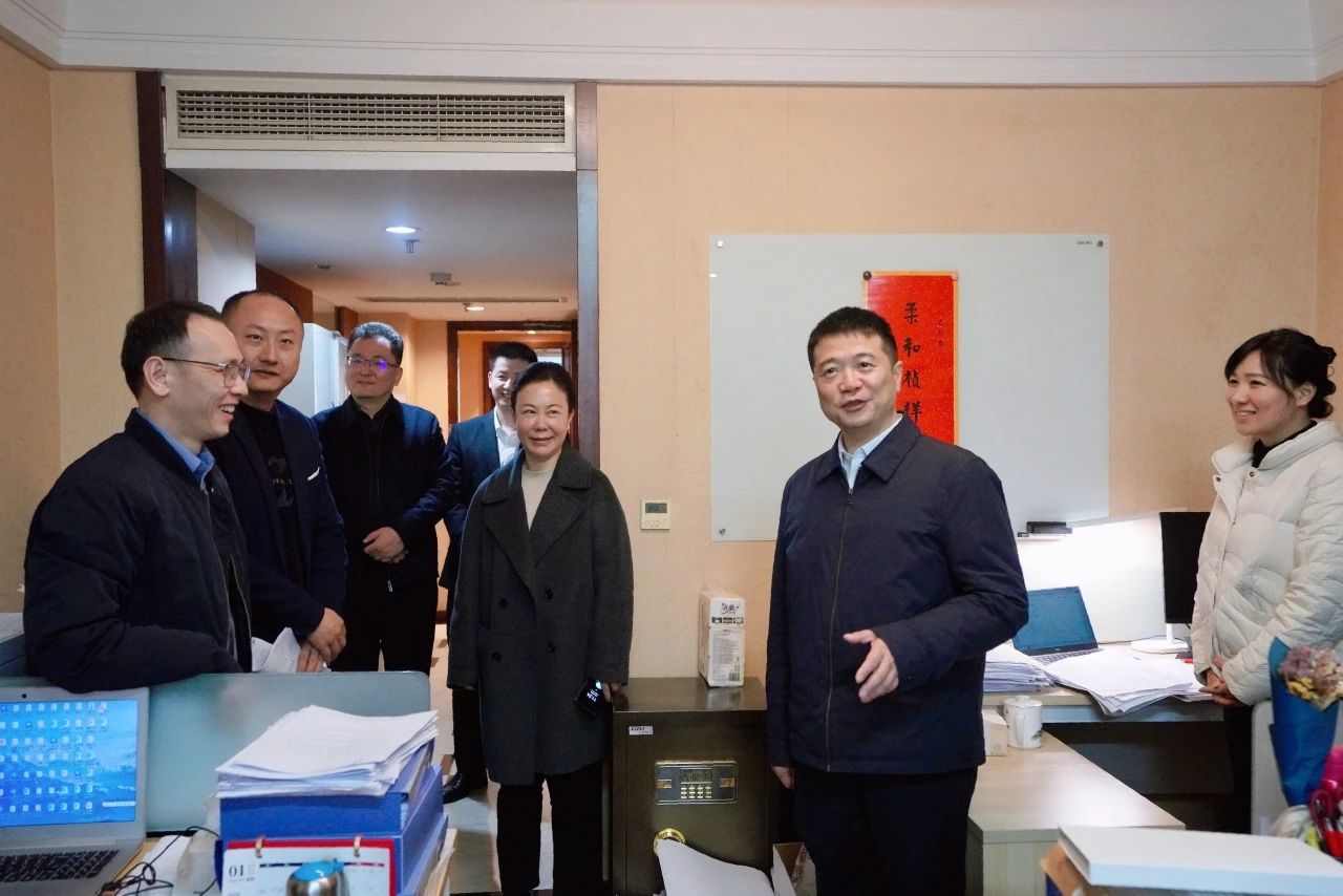 溫暖啟航，共赴新篇！—— 省尊龍凱時集團領導走訪慰問干部職工